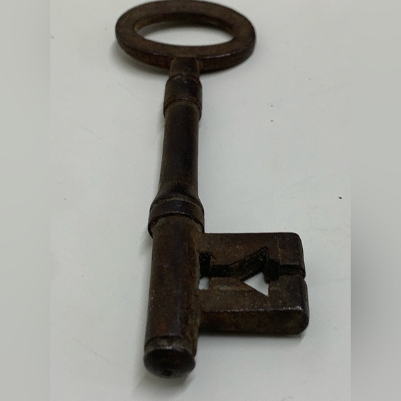 Vintage 1800s 19th Century Antique Solid Barrel Hand Wrought Iron Skeleton Key - Picture 14 of 16